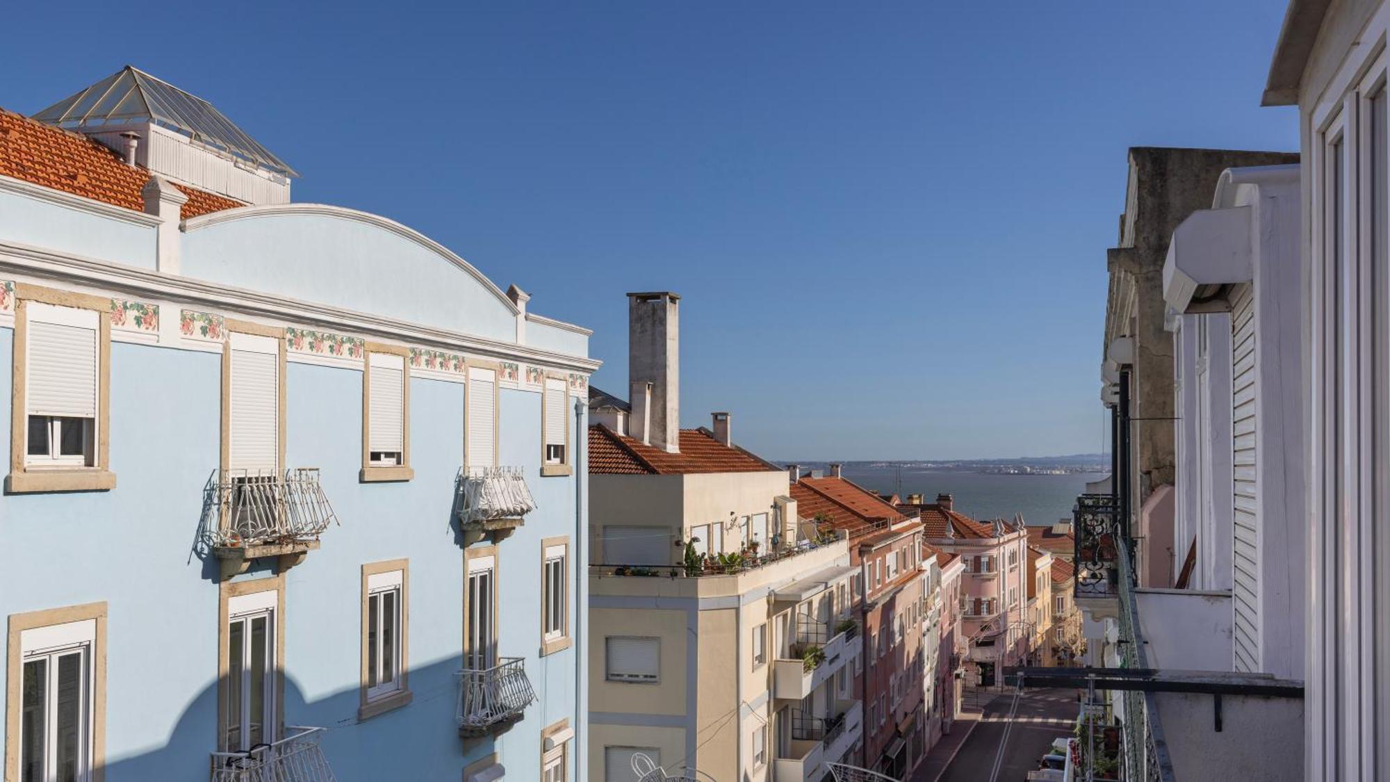 Classic Topfloor Apartment By Lovelystay Lissabon Exterior foto