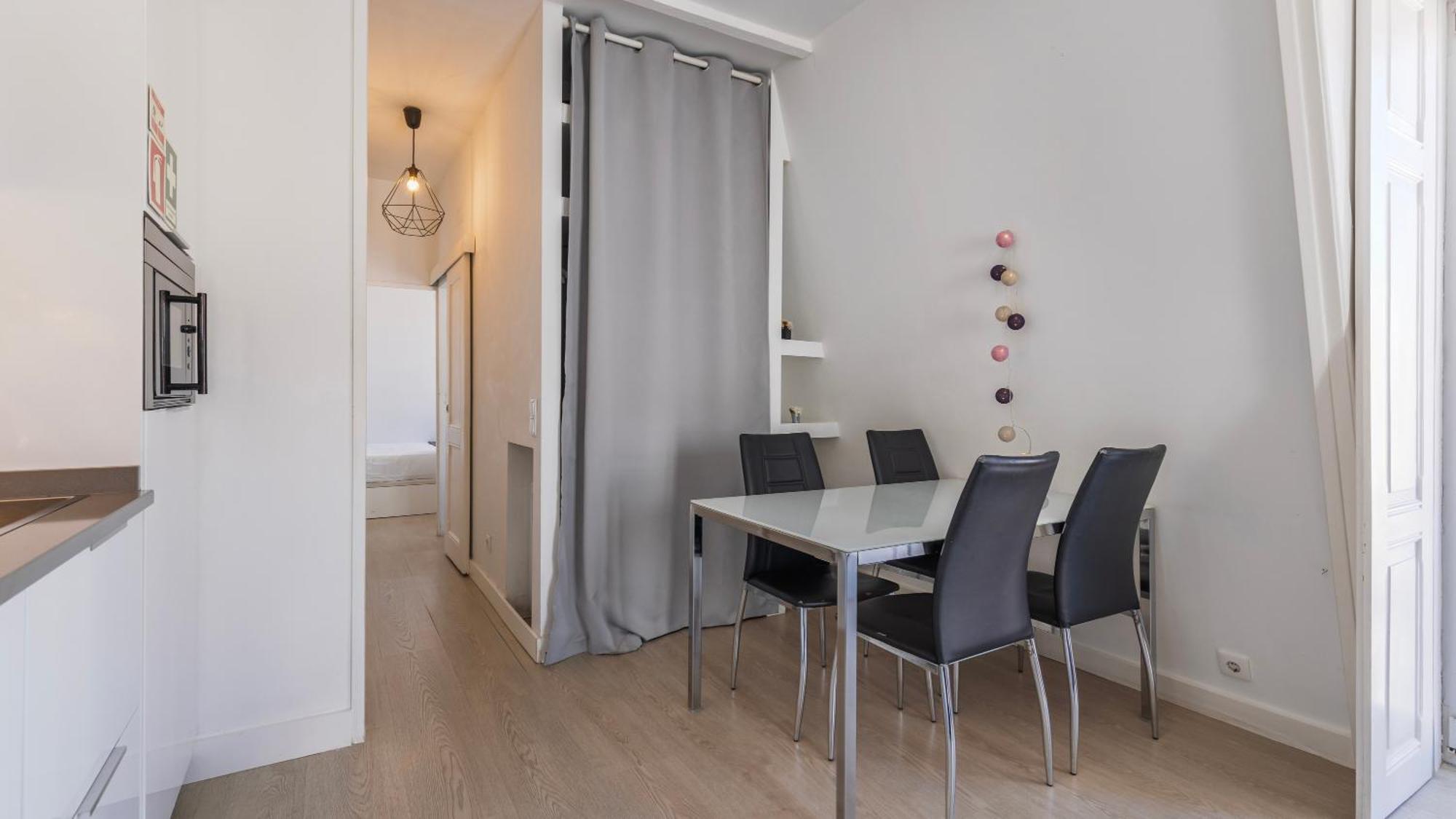 Classic Topfloor Apartment By Lovelystay Lissabon Exterior foto