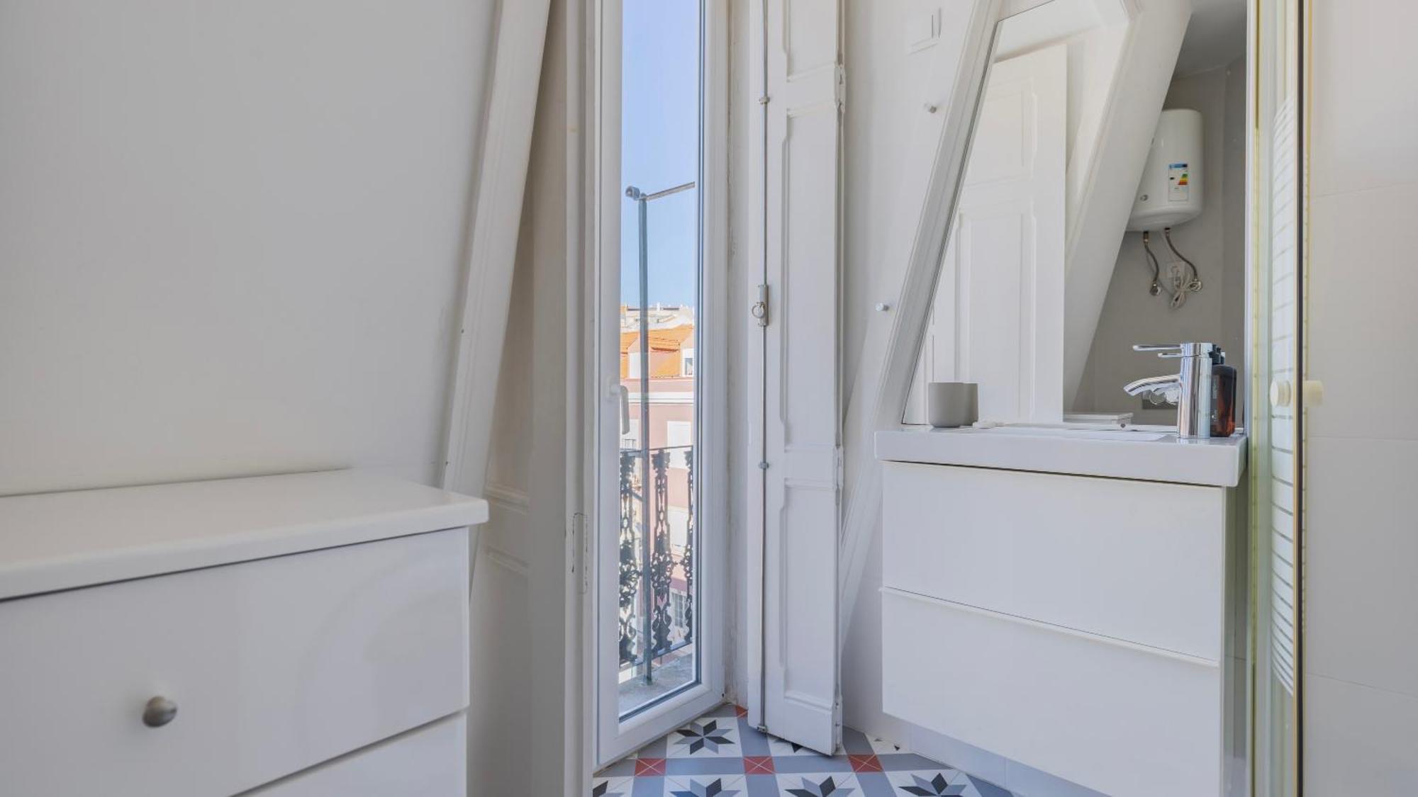 Classic Topfloor Apartment By Lovelystay Lissabon Exterior foto
